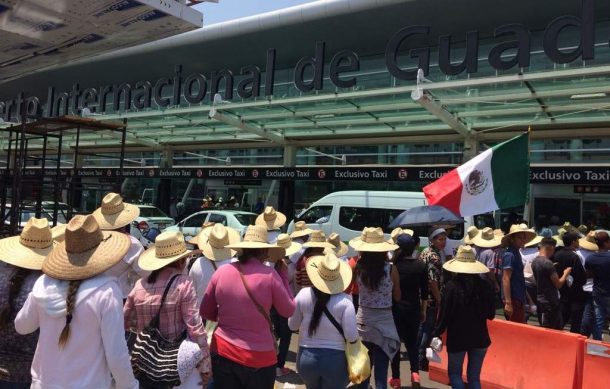 Ejidatarios de El Zapote se manifestaron desde la carretera a ... - UDG TV (Comunicado de prensa)