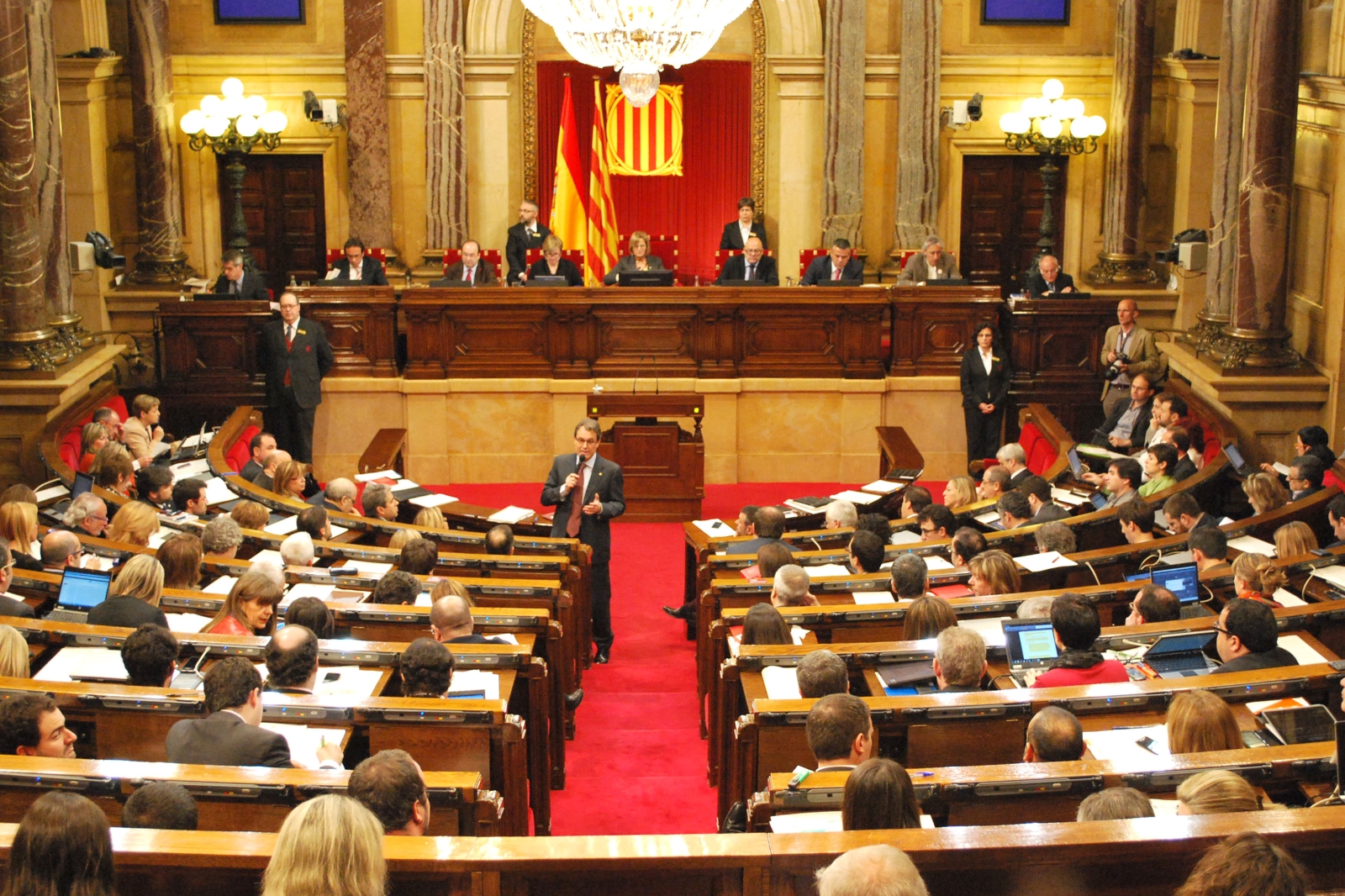 Resultado de imagen para parlamento catalan
