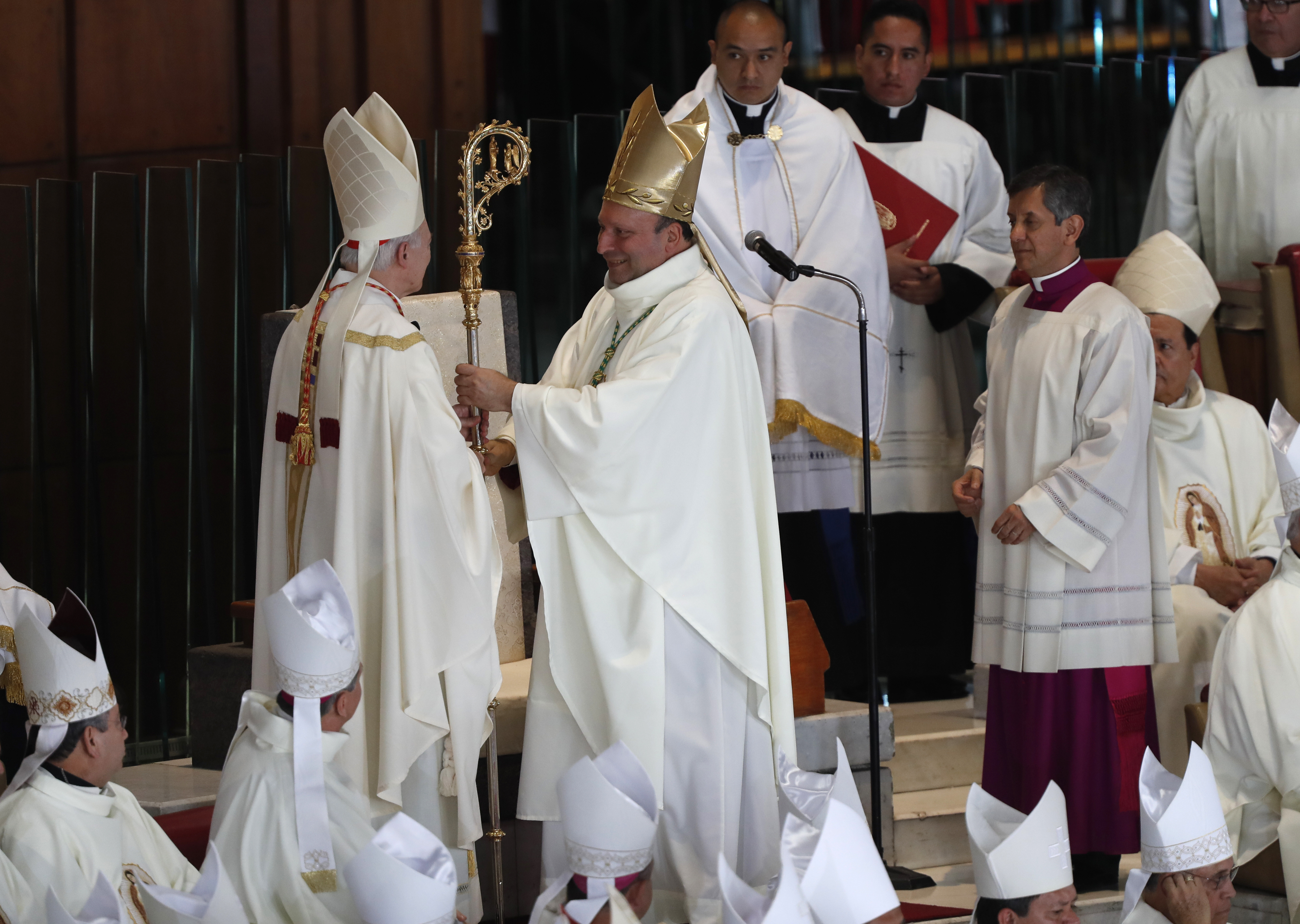 Cardenal mexicano Norberto Rivera es hospitalizado por covid