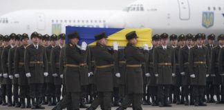 Ucrania recibe cuerpos del avión