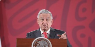 Presidente de México culpa a hospitales de falta de medicinas contra cáncer