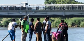 Deportan a 240 migrantes