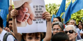 Despenalización total del aborto en Colombia "sería muy duro", según Duque