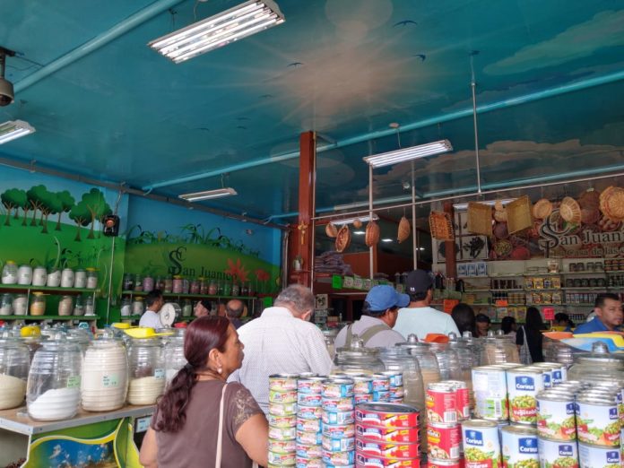 Mercado de Abastos recibió el domingo 10 mil compradores más de la afluencia promedio