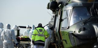 Francia traslada pacientes con coronavirus a Alemania en helicópteros militares