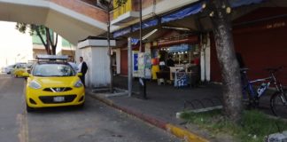Pocos turistas esperan en el mercado San Juan de Dios