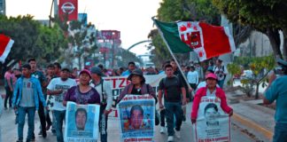 Padres de Ayotzinapa exigen a México no frenar la búsqueda de los desaparecidos