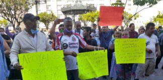 Los tianguistas exigen al gobernador apoyos económicos inmediatos, tras 12 días sin trabajar