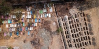 Crean 300 fosas para muertos por COVID-19 en Acapulco, al sur de México