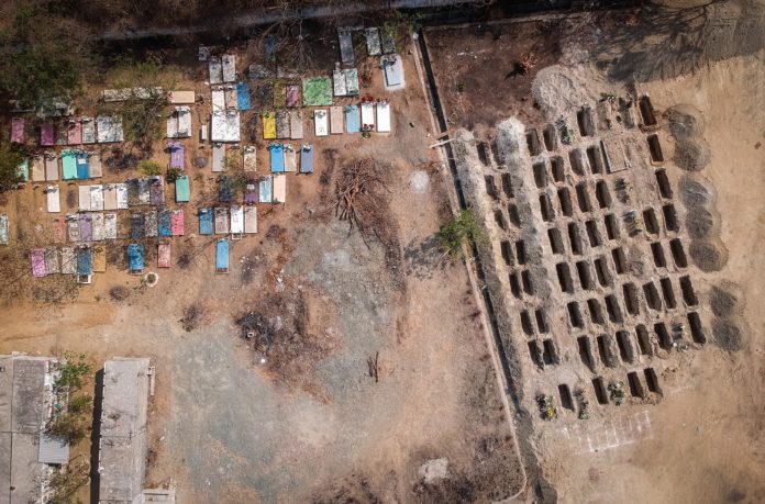 Crean 300 fosas para muertos por COVID-19 en Acapulco, al sur de México