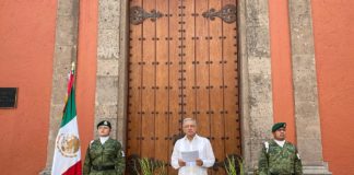 López Obrador homenajea a víctimas de COVID-19 con promesas a los deudos