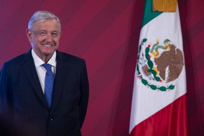 México envía mensaje de calma tras pausa en ensayos de vacuna de AstraZeneca
