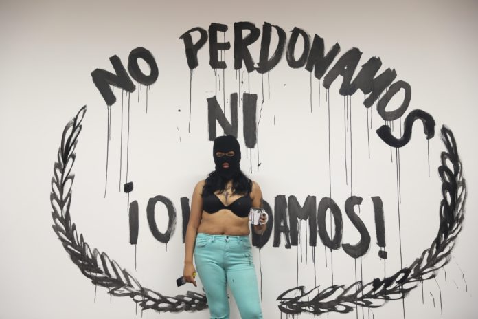 Feministas mantienen tomadas instalaciones de Comisión de DD.HH. de México