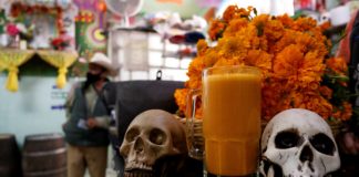 El pulque de cempasúchil mexicano traza una nueva unión entre vivos y muertos