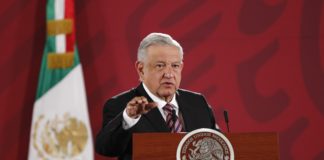 Presidente de México ve "sabotaje" de farmacéuticas por escasez de fármacos