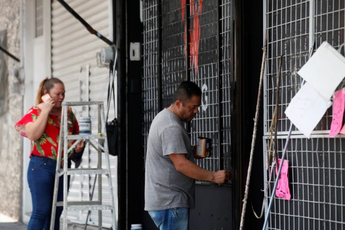 Más de 150 mil pequeños negocios cierran en México por la crisis