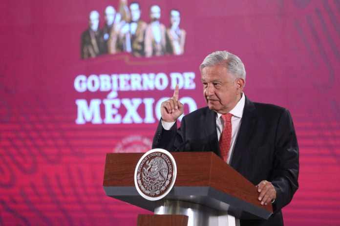 López Obrador condena represión policial a feministas en Cancún
