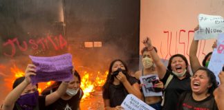 La Policía reprime con disparos una protesta feminista en Cancún dejando heridos