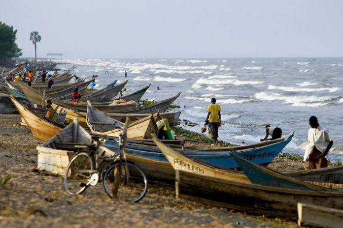 Al menos nueve muertos al hundirse un barco en el lago Alberto en Uganda