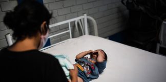 Investigación revela la expulsión de recién nacidos estadounidenses a México