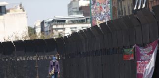 Refuerzan la seguridad del Zócalo de Ciudad de México por el Día de la Mujer