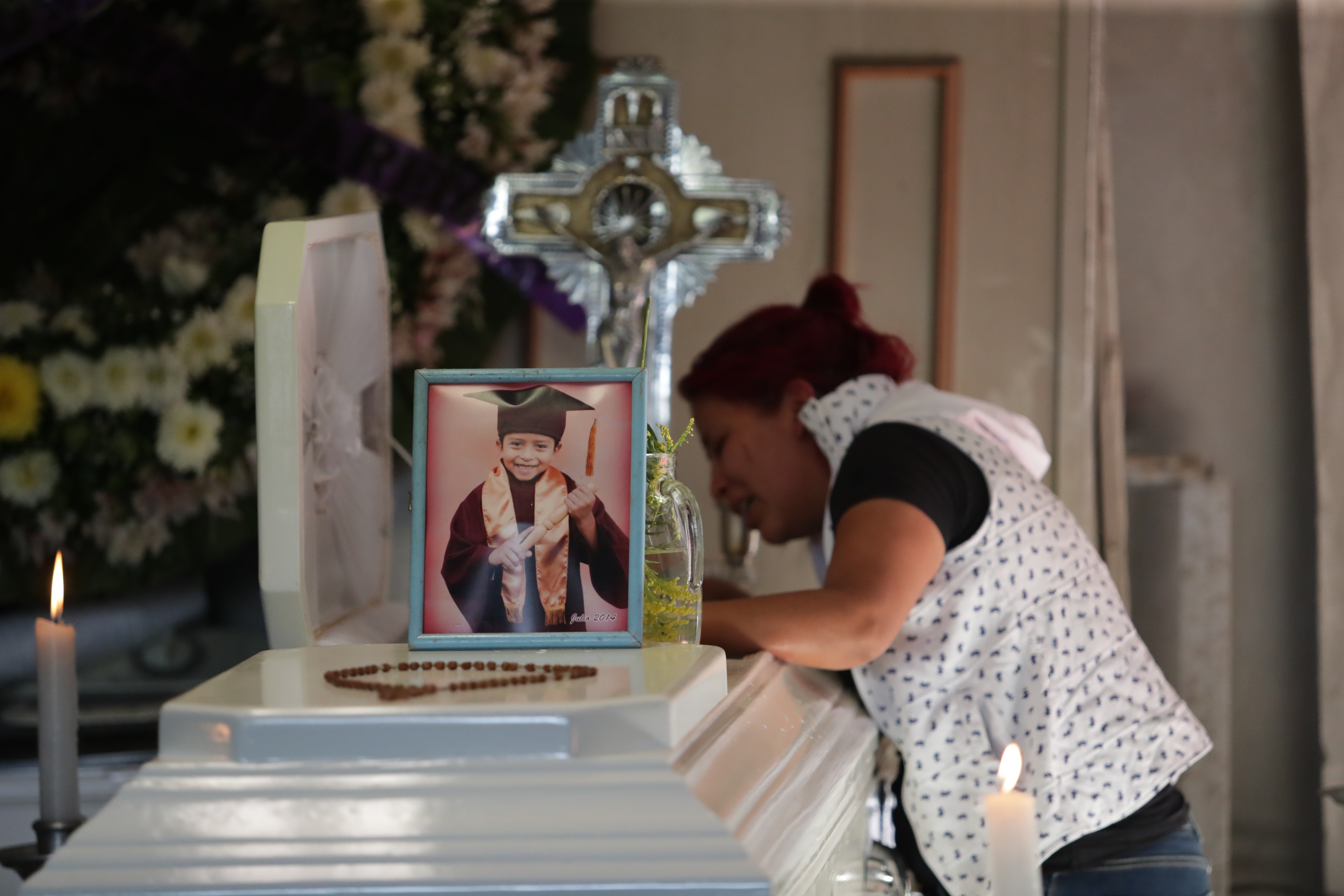 Despiden con emotivo funeral al único menor muerto en metro de Ciudad de  México