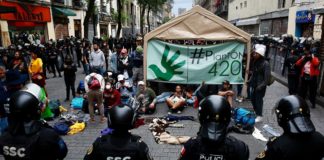 Policías evitan que activistas de cannabis llegaran al Supremo en México