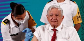 López Obrador recibe la segunda dosis de vacuna anticovid de AstraZeneca