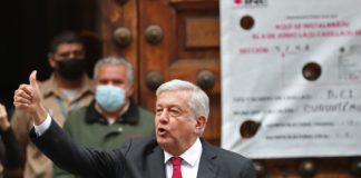 López Obrador al votar