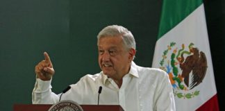 López Obrador pide "diálogo" en Cuba y rechaza violencia e "intervencionismo"