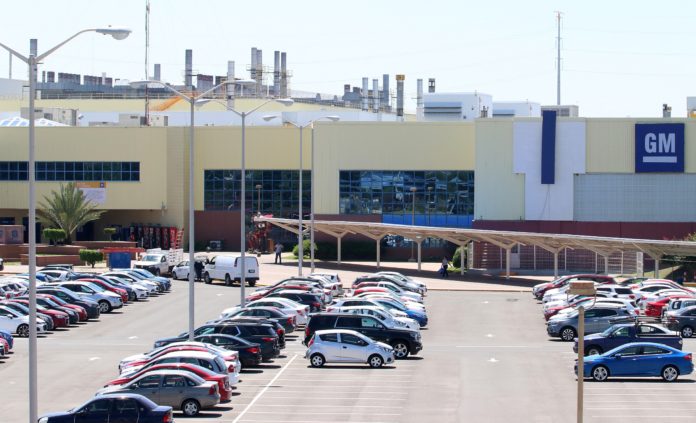 México y EEUU anuncian reparación tras queja laboral en planta mexicana de GM