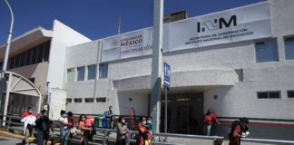 Gobierno mexicano pide a EE.UU. un "trato digno" a repatriados