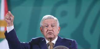 López Obrador denuncia "campaña negra"