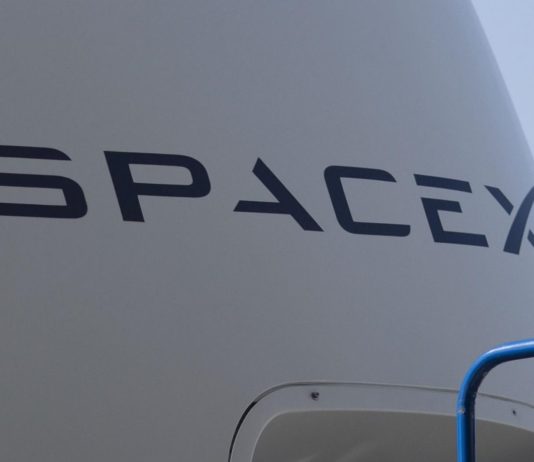 Una cápsula tripulada de SpaceX es trasladada con éxito a otro puerto de la EEI