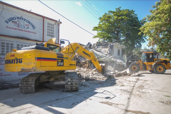México envía víveres e insumos médicos a Haití por el terremoto