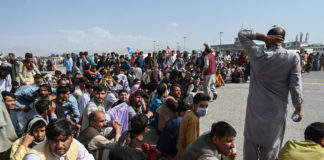 Talibanes insisten en que las evacuaciones deben terminar el 31 de agosto