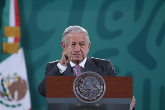 López Obrador publica un nuevo libro y lo recomienda a sus 