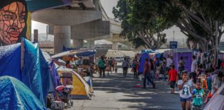 Migrantes y activistas temerosos de la reactivación de "Permanecer en México"
