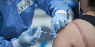 adolescentes reciben vacuna anticovid