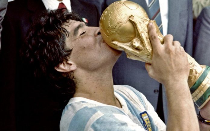 El fútbol argentino comenzó el viernes por la noche una serie de homenajes dedicados a la memoria de Diego Maradona