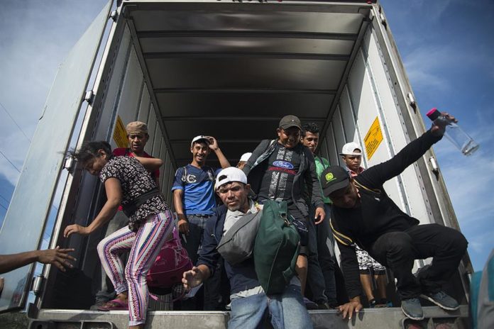 Autoridades detienen a casi 200 migrantes en el centro de México