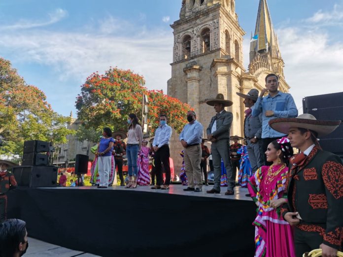 Llenan las tardes de mariachi en el Centro de Guadalajara