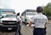 Advierte Policía Vial que sí hay multas por usar portaplacas