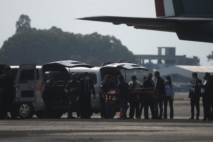 México repatría cuerpos de 15 guatemaltecos muertos en accidente en Chiapas