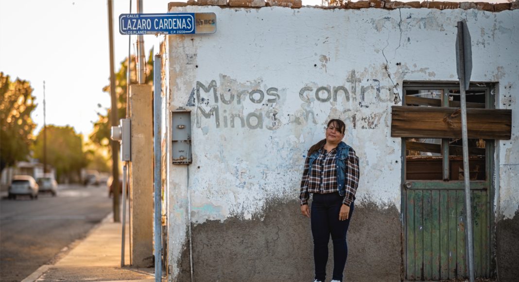 Claudia González se convirtió en activista para informar a su comunidad sobre el riesgo de consumir arsénico y frenar el paso a la industria minera en Los Planes.