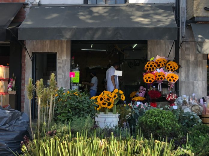 Por cuesta de enero, vendedores de flores esperan un desangelado 14 de febrero