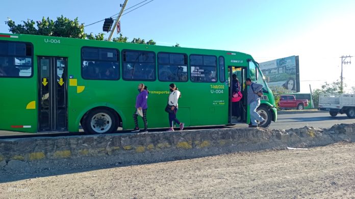 Autobús| Avenida Tesistán| trafico| obra