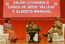 Irene Vallejo y Alberto Manguel aperturaron el Salón Literario y recibieron la Medalla Carlos Fuentes